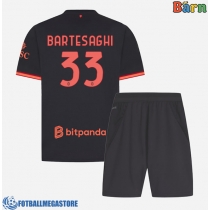 Fotballdrakt Barn AC Milan Davide Bartesaghi #33 Tredjedraktsett 2026-27 Kortermet (+ Korte bukser)